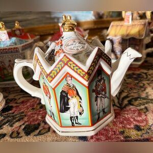 Sadler Teapot- THE DUKE OF WELLINGTON
OF
& SOLDIERS OF THE BATTLE OF WATERLOO